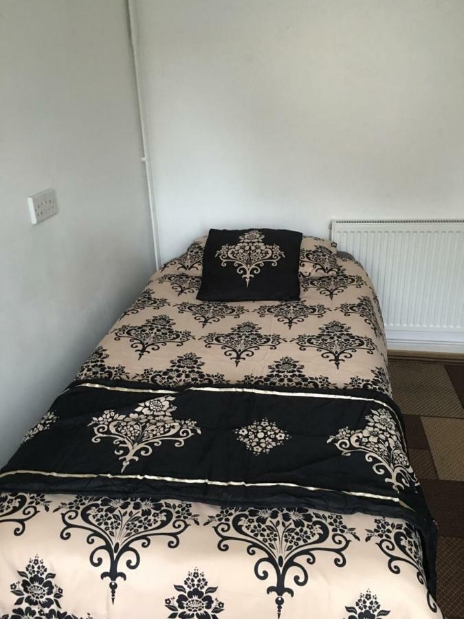 Travelling Stop Apartment Swindon Exterior foto
