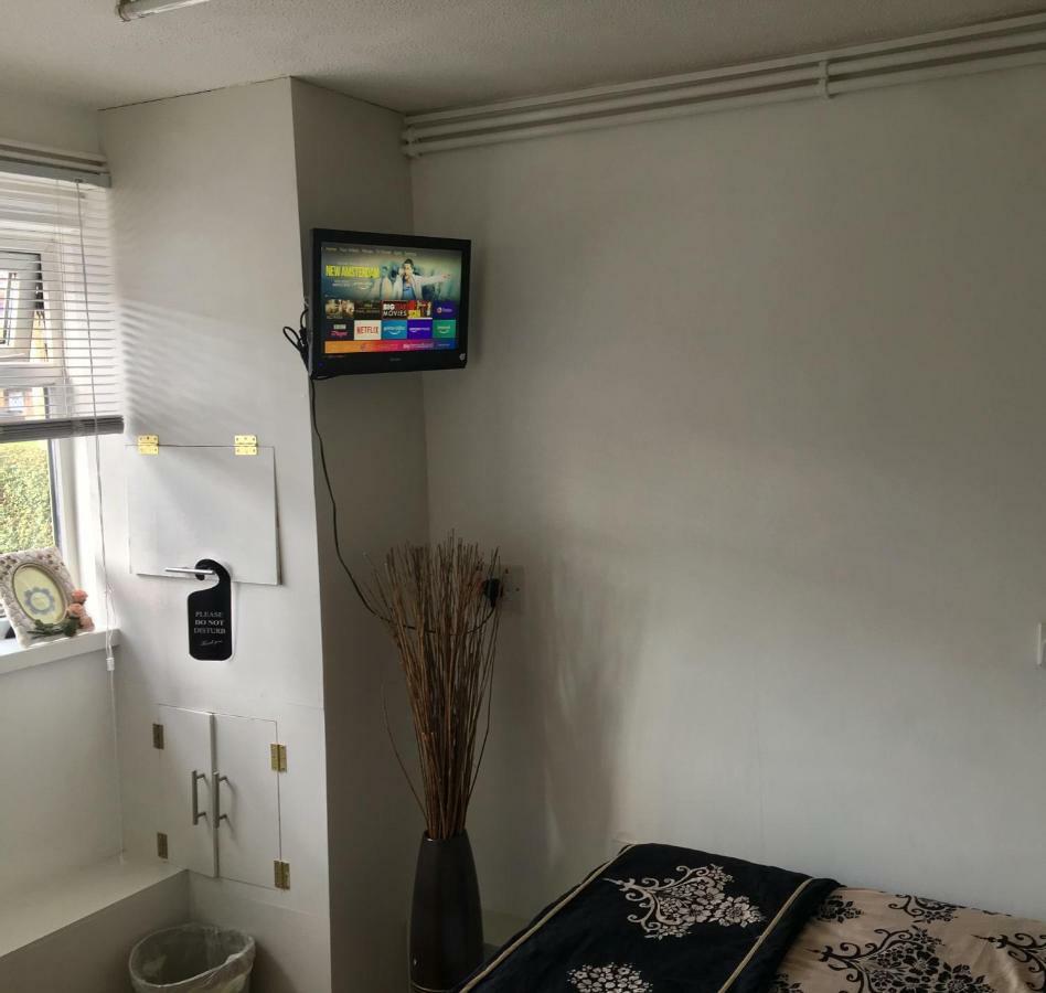 Travelling Stop Apartment Swindon Exterior foto