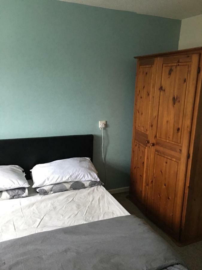 Travelling Stop Apartment Swindon Exterior foto