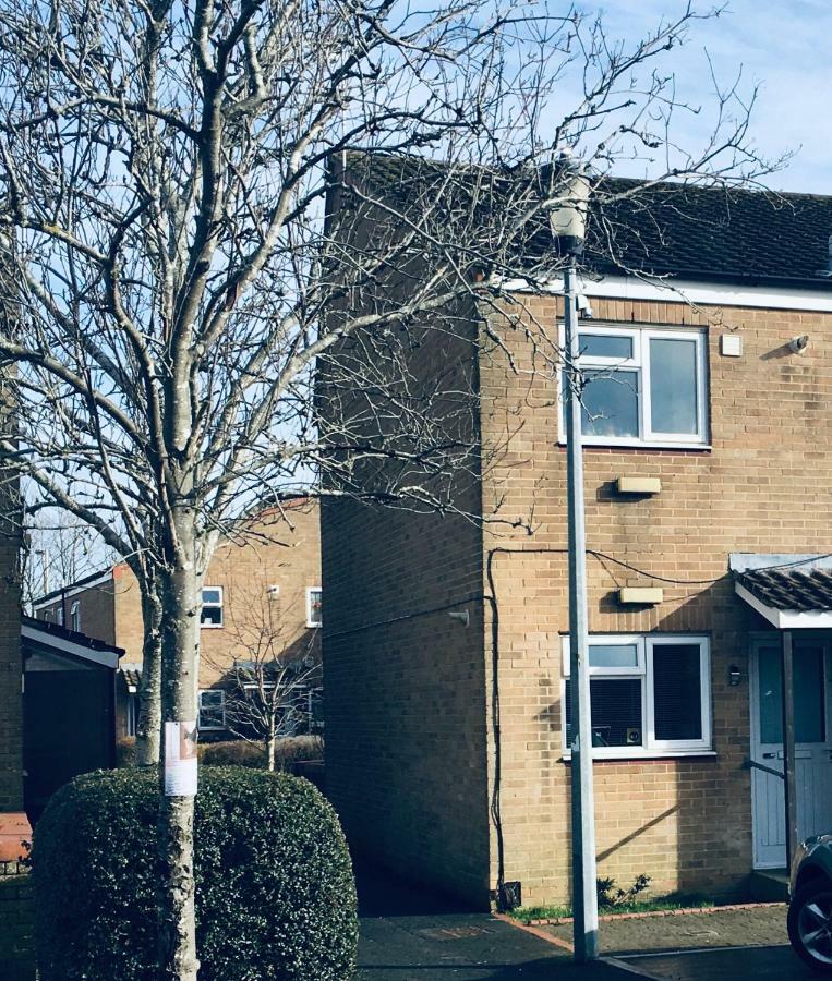 Travelling Stop Apartment Swindon Exterior foto