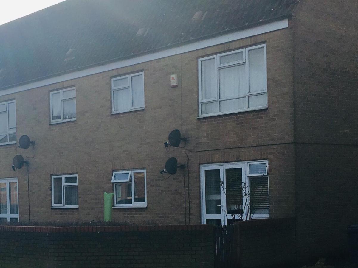Travelling Stop Apartment Swindon Exterior foto